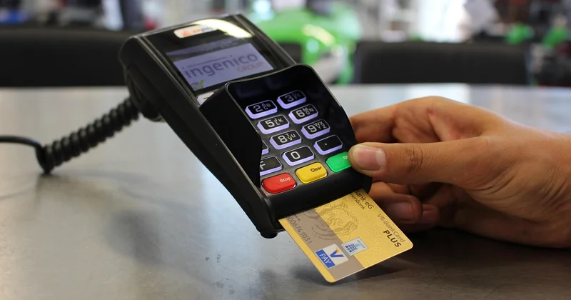 Les programmes adossés aux cartes bancaires et aux comptes-titres